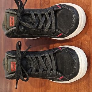 EUC BOYS LEVI HI TOP
